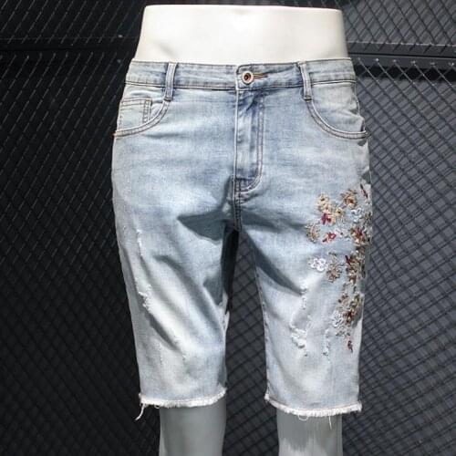 Vintage Light Blue Denim Shorts Men Personality Embroidery Knee Length Straight Trousers Summer Lightweight Casual Mens Jeans