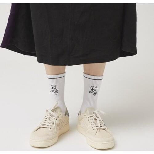 Astronaut Pattern Women SocksTrend Couple Street Hip Hop Cool Personality Pattern Design Men Socks Black White Embroidery
