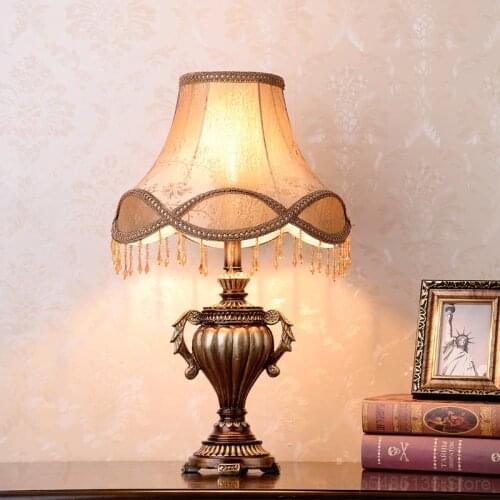 Retro European Table Lamp Bedside Lamp Romantic Warm Living Room Table Lamps for Bedroom Creative Simple Study Decorative Lamp