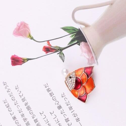 LUBOV Lovely Rhinestone Inlaid Colorful Enamel Tropical Fish Brooches Pins Cute Animal Women Party Costume Jewelry 2019 Gifts