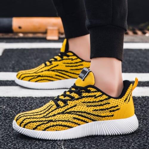 Fashion Men Running Shoes Breathable Men Shoes Walking Sneakers Mens Tennis Mens Designer Shoes Lightweight Men Sneakers