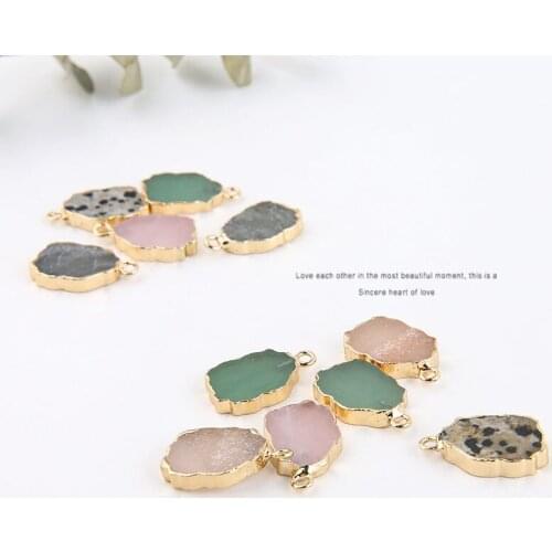 2pcs Korean female Irregular Natural Crystal Dangle Earrings for Women Retro Pink Crystal Spot Stone Necklace Pendant Material