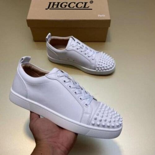 Designer Low Cut Sneakers Leisure Lace Up Black red blue suede with Spikes Red bottom sneakers For Men Womem casual Loafers A25