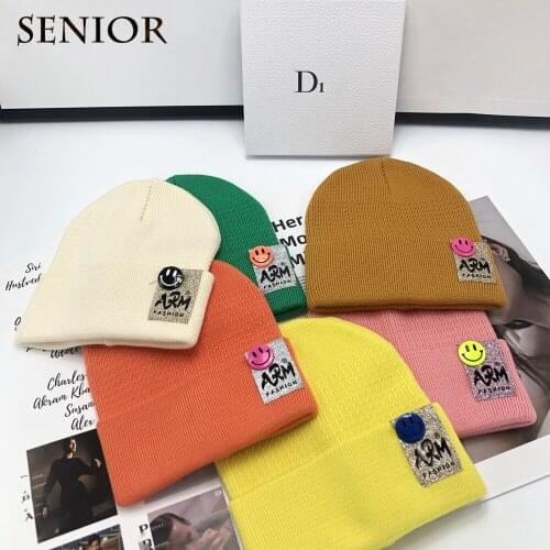 2021 Winter Heavyweight Cotton Couple Knit Hat Smiley Face Badge High Quality Comfortable Womens Beanie Outdoor Warm Female Hat