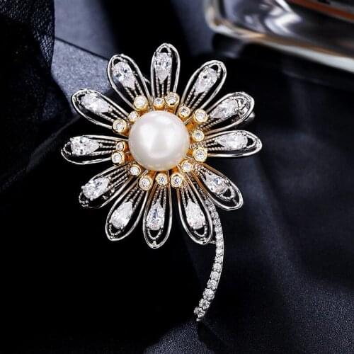 2021 Copper Sparkling Full Crystal Cubic Zirconia Daisy Flower Brooch Pearl Pin for Women Girls