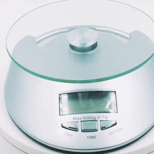 Digital kitchen scale with clock function