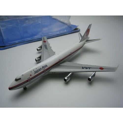About 18CM 1:400 Scale Japan Asia Airlines B747-100 JAA 747 with Base Landing Gear Alloy Aircraft Plane Model Toy Collection
