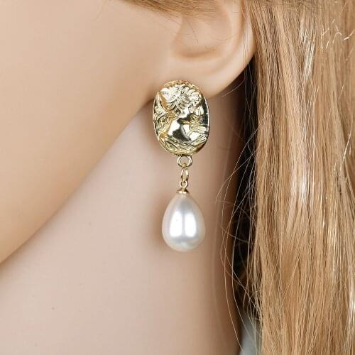 2020 Women Accessories Fashion Jewelry Women Figure Pearl Earrings Big Long Classic Party Wear Stud Earrings for Women