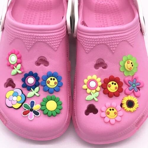 1Pcs Colorful Shoe Flowers Little Flower Shoe Charm DIY Shoe Buckle Accessories For Wristband Kid Croz Jibz X-mas Girl Gift
