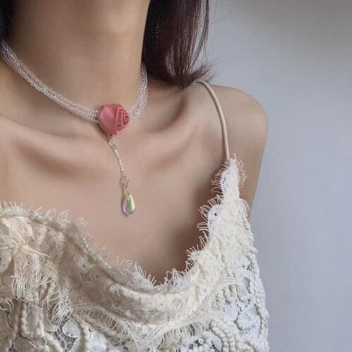 Fashion Pink Rose Flower Necklace for Cocktail Party Womens Choker Necklace Crystal Beads Necklace Charm Chain Jewelry