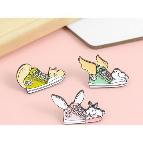 Couple accessories basketball sneaker brooch unisex pin enamel Little yellow dog rabbit pigeon Jewelry Gifts for a sports fan