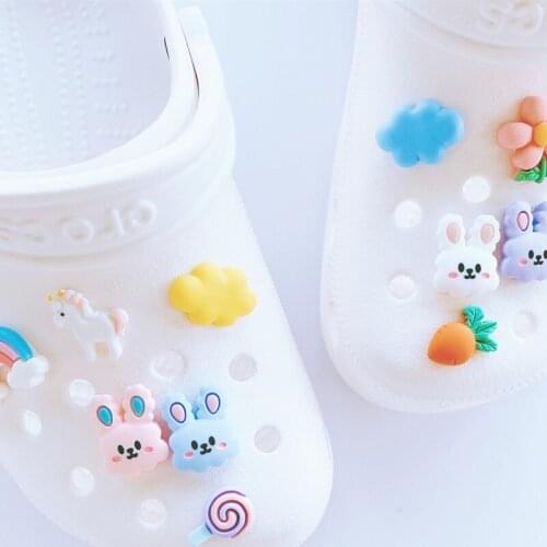 Cute Croc Charms DIY Whole Set Rabbit New Designer Shoe Charms for Crocs Colour Rainbow Shoe Buckle Decoration Lovely Fashion