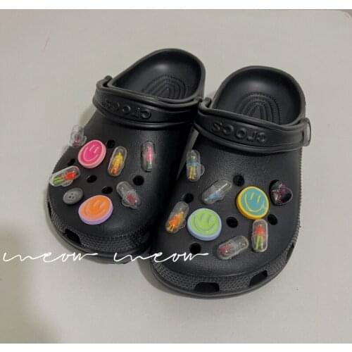 Lovely Charms for Crocs DIY Smile Shoe Charms Designer Pill Capsule Bunkle Shoe Decoration Bundle Shoe Accessories for Croc JIBZ