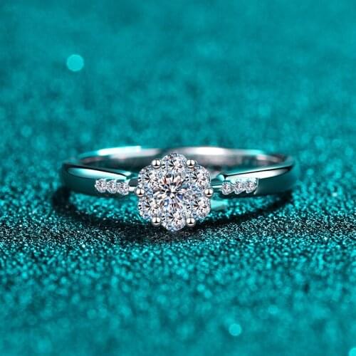 Silver 0.24 Carat Excellent Cut Diamond Test Past D Color Good Clarity Moissanite Ring Silver 925 Jewelry Female Engagement Gift