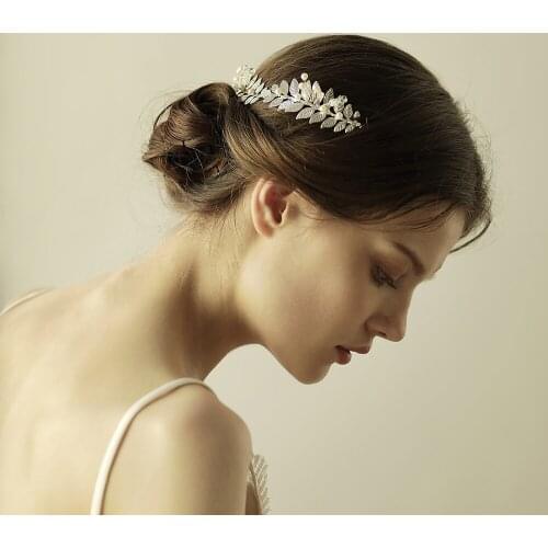 Romantic Sweetheart Bridal Headdress Alloy Leaves Pearl Headband with Ribbon for Wedding Perform Travel Daily Life O847