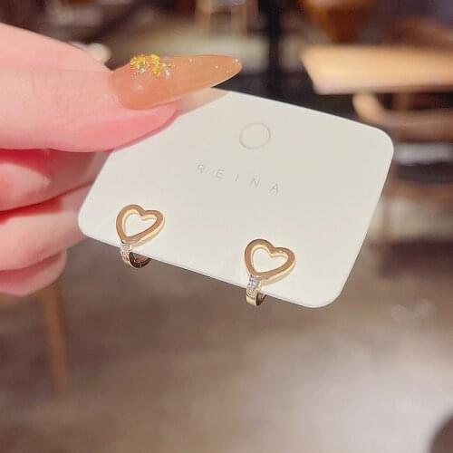 Trendy Simplicity Delicate Love Heart Stud Earrings for Women Elegant Fashion Jewelry Female Classic Retro Hollow Out Ear Studs