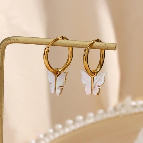 2021 New White Shell Small Butterfly Charm Hoop Earrings For Ladies Cute Sweet Hypoallergenic Gold Huggies Butterfly Earring