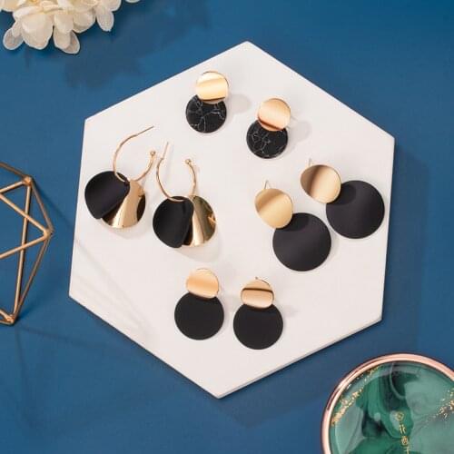 LOVR New Korean Statement Earrings for women Black Cute Arcylic Geometric Dangle Drop Gold Earings Brincos 2020 Fashion Jewelry