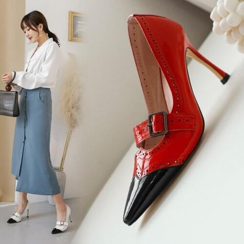 Spring 2020 high heel female Mary Jane shallow mouth fashion contrast color carved retro fine heel single shoes Z739
