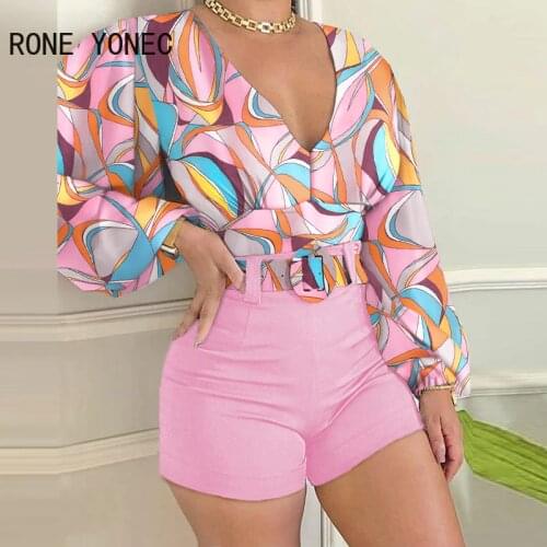 Women Colorblock Lantern Sleeve Top & Plain Shorts Set Vacation Suit