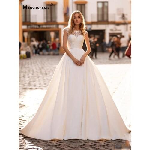 Elegant O-Neck Embroidery Appliques Satin Cap Sleeve Bridal Ball Gown 2021 New Arrival Button Back Wedding Dress for Women