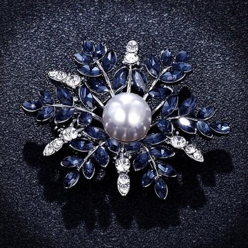 New Fashion womens big brooch ladies snowflake imitation pearl rhinestone crystal wedding brooch pin jewelry Ms Christmas gift