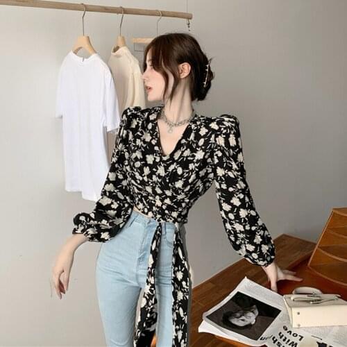 Floral Blouse Women Summer Design Niche French Thin Section Long-sleeved V-neck Shirt Bandage Temperament Short Shirt
