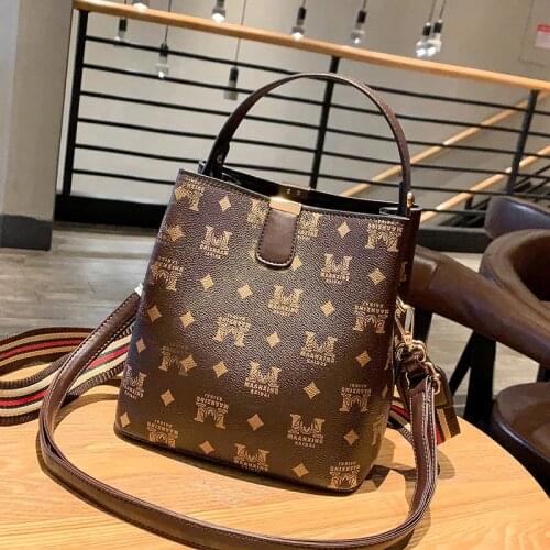 New Fashion Korean Style Large Capacity Pu Bucket Bag Simple Portable Shoulder Bag All -Match Women Messenger Bag