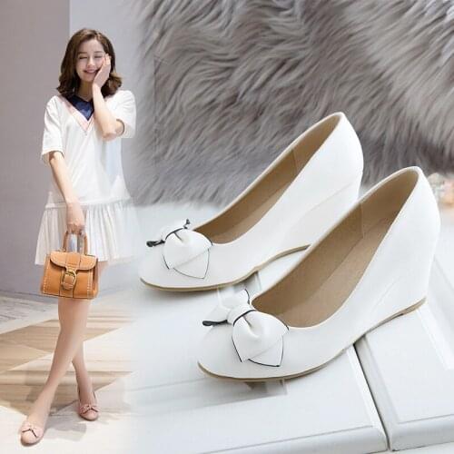 Spring And Summer New Large Size Womens Shoes Sweet Bow Round Head Shallow Mouth Single Womens High Heels Wild Work Shoes