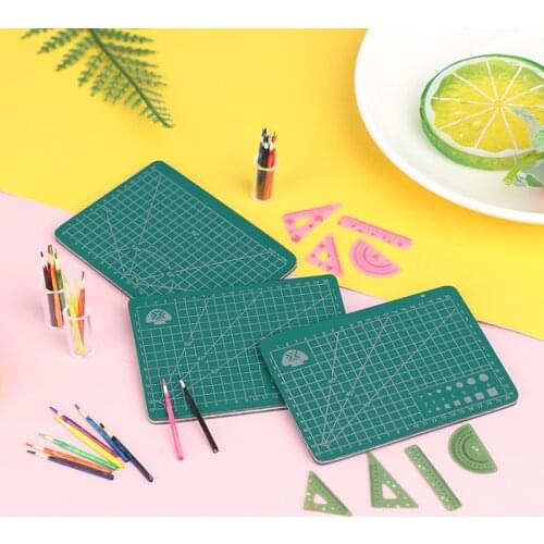 New Hot! 1Set 1:12 Scale Dollhouse Miniature Cutting Mat Scissor Ruler Pencil Pen Holder Model Accessories