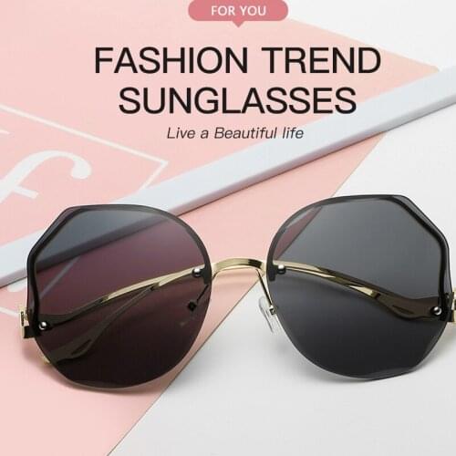 2021 Fashion Tea Gradient Sunglasses Women Ocean Water Cut Trimmed Lens Metal Curved Temples Sun Glasses Female UV400