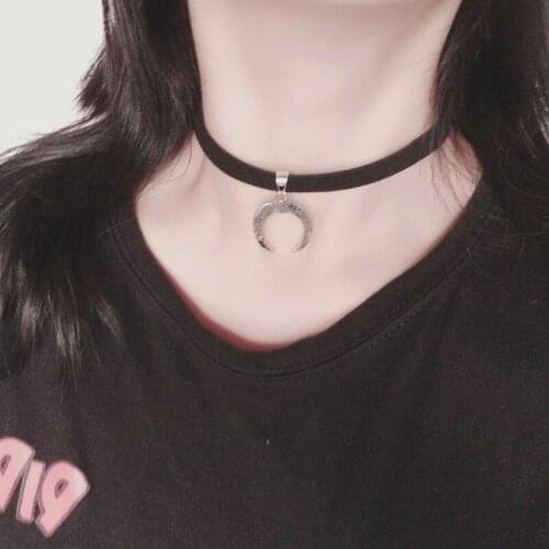 Dark Girl Retro Crescent Pendant Flannel Choker Necklace for Women Moon Clavicle Chain Neck Chain Collar Fashion Jewelry Gifts