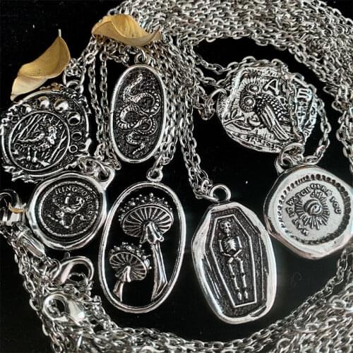 2021 Vintage Pendant Skull Necklace Snake Necklace Mushroom Necklace Lion Necklace Demon Eye Necklace Moon Bird Necklace Gothic