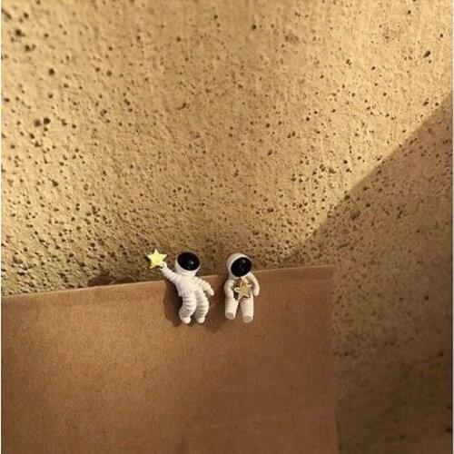 ​ZDMXJL 2021 New Fashion Womens Earrings Fine Cute Spaceman Shape Star Earrings For Women Party Girl Jewelry Gifts Wholesale