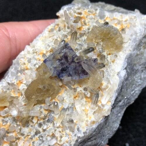 185gNatural purple fluorite phosphorite crystal symbiotic mineral teaching specimen healing energy QUARTZ GEM home decoration