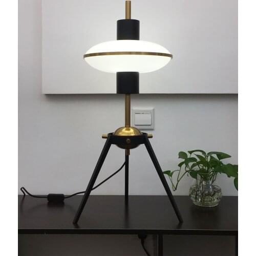 Nordic post-modern personality table lamp designer creative model room hotel club villa bedroom bedside table lamp