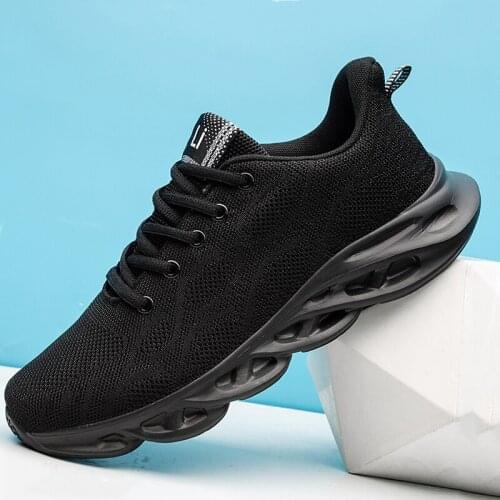 Men sneakers fashion and comfortable outdoor breathable light mesh large size non-slip vulcanized elastic flying jogging s