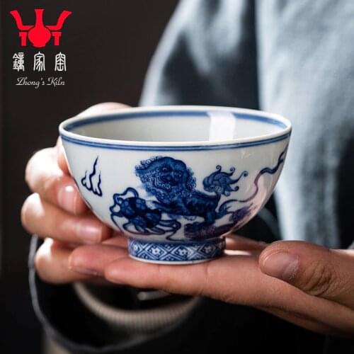 Clock kung fu tea house kiln jingdezhen blue and white maintain tea pure manual lion roll silk master cup single cup
