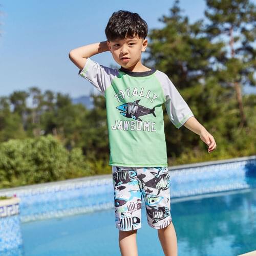 Boys Two Piece Rash Guard Swimsuits Kids Short Sleeve Sunsuit Swimwear Sets with Hat Swim Shirt & Tunks Sun Protection Bathing