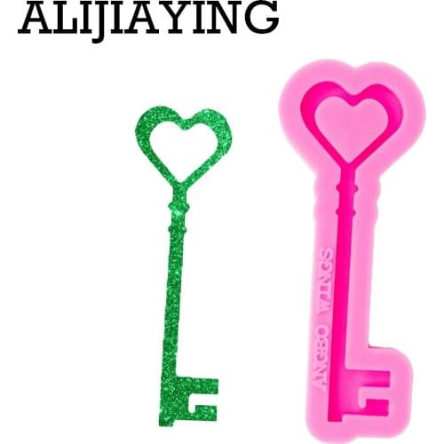 DY0195 Glitter Love Key shape mold DIY heart keychain silicone molds craft keyring pendant jewelry keychains epoxy resin mould