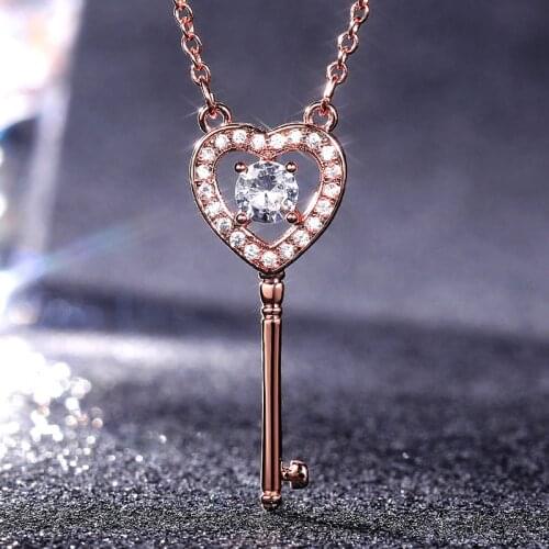 New Ladies Fashion Love Key Pendant Necklace Niche High-end Trend Clavicle Chain Girl Prom Gift Jewelry