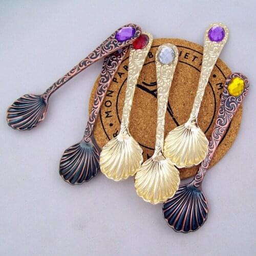 High-quality manufacture New Retro coffee ice cream spoon Sea shell Gemstone Decorative small alloy spoons