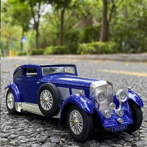 1:28 Classic Car 8L Alloy Car Model Diecasts & Toy Vehicles Metal Toy Car Model Sound and light Simulation Car Toy For Kids Gift