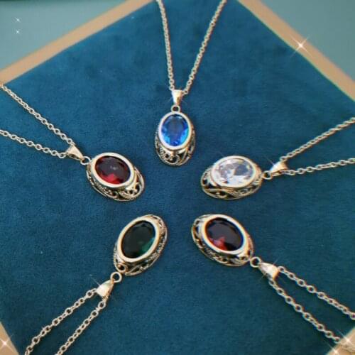 Retro Crystal Pendant Oval Necklace For Women Champagne Golden Copper Neck Chain Hollow Flower Pattern Jewelry Collier