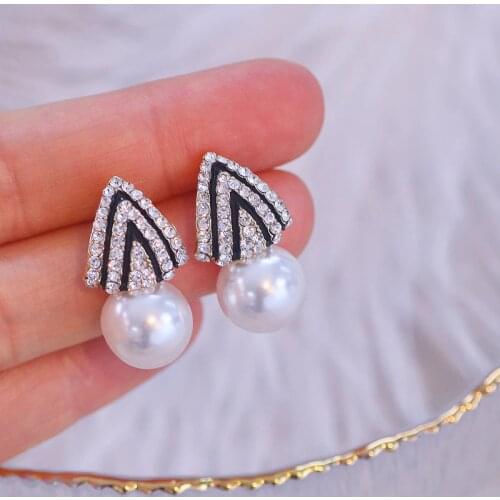 New Arrival Trendy Simulated Pearl Stud Earrings For Women Elegant Shiny Crystal Wedding Earrings Oorbellen Bijoux Party Gifts