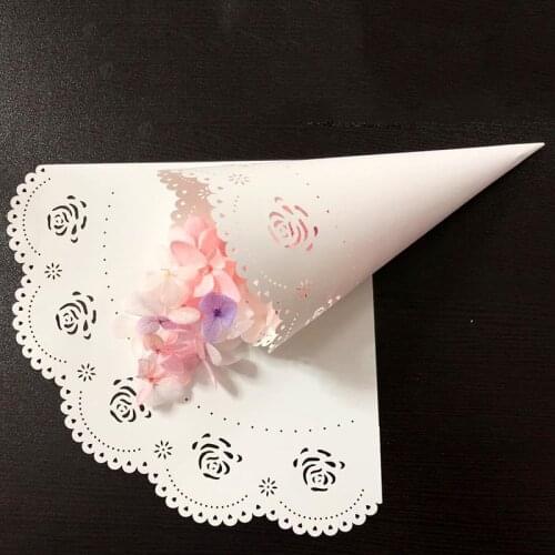 100PCS Lace Flower Petal Cones Paper Cones Holder Candy Wedding Confetti Cones for Petals Lavender Wedding Favor Confetti Toss