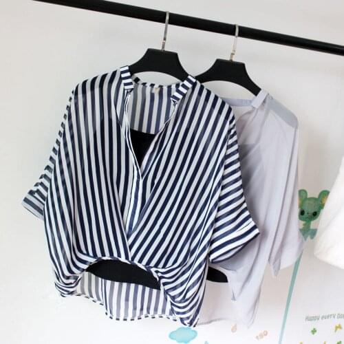 Loose V-neck chiffon shirt womens suit summer new Korean version of the trumpet sleeve chiffon shirt camisole two-piece suit