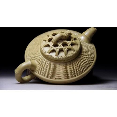 Clay pot teapot made of bamboo knitted by a famous clay pot maker. Gifts for teapots and teapots made of purple clay