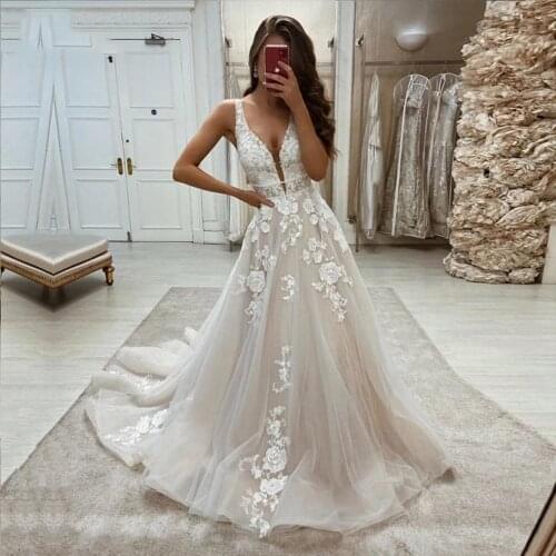 Spring/Summer Boho Wedding Dresses V-Neck Appliques Lace A-Line Elegant Bride Gown Sweep Train Country Bridal Marriage Dress