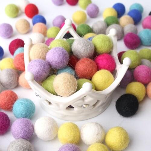 200pc 20mm Wool Felt Ball Round Wool Pom Poms Christmas Gift Room Party Decoration Home Decor ChildrenS Goods Toys Nurse Gifts